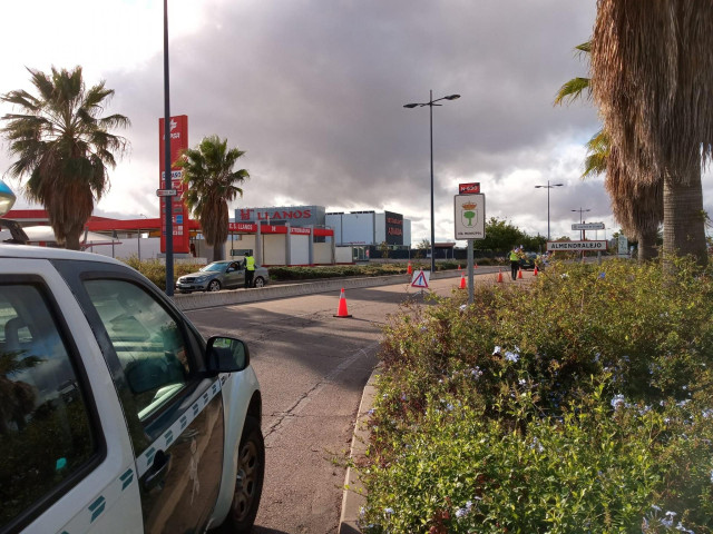 Controles en los accesos a Almendralejo