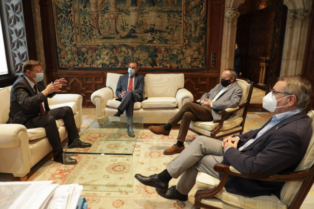 Puig y los agentes sociales mantienen una reunión sobre el planteamiento del toque de queda