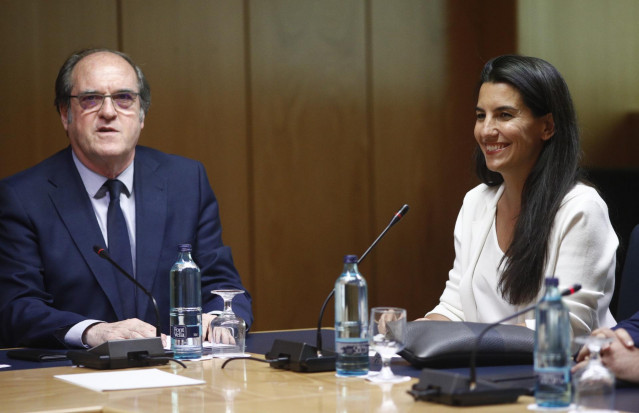 El candidato del PSOE a la Presidencia de la Comunidad de Madrid, Ángel Gabilondo, se reúne con la candidata de Vox a la Presidencia de la Comunidad de Madrid, Rocío Monasterio en la Asamblea de Madrid.