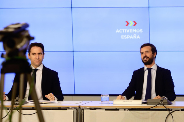El secretario general del PP, Teodoro García Egea, y el presidente del Partido Popular, Pablo Casado, durante la reunión de la Junta Directiva Nacional del Partido Popular, a 20 de agosto de 2020.