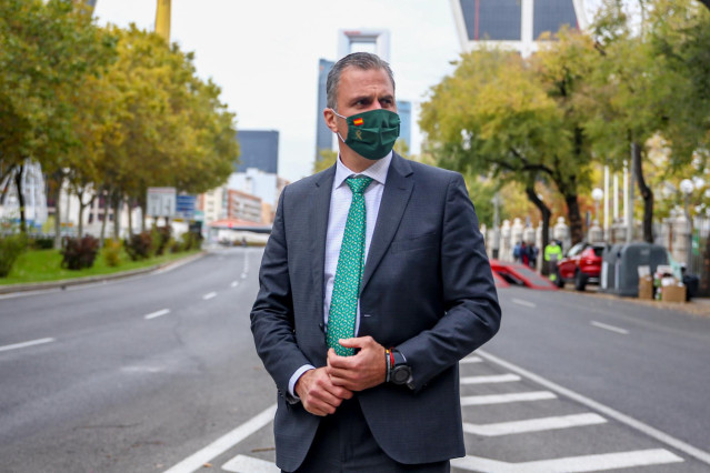 El portavoz de Vox en el Ayuntamiento de Madrid, Javier Ortega Smith, posa en el Paseo de la Castellana tras una entrevista con Europa Press en la sede de la Agencia, en Madrid (España) a 19 de octubre de 2020.
