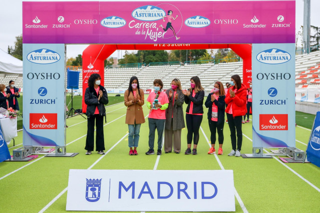 La vicealcaldesa de Madrid, Begoña Villacís, durante la celebración de una nueva edición de la Carrera de la Mujer de Madrid que este año se celebra de manera virtual, en el Estadio Vallehermoso, Madrid (España) a 25 de octubre de 2020.