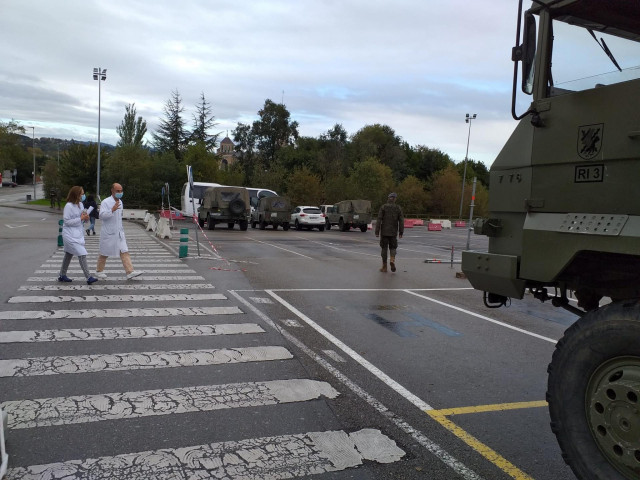 Hospital de Campaña instalado por el Ejército en el aparcamiento del Hospital de Cabueñes.