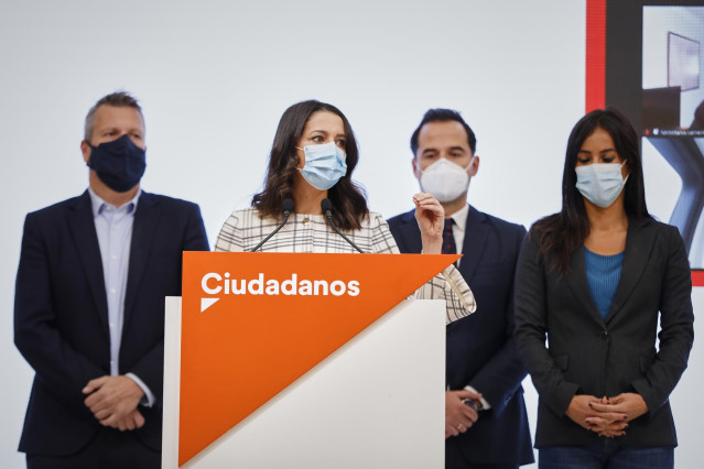 La presidenta de Ciudadanos, Inés Arrimadas, interviene en una rueda de prensa en la sede del partido, en Madrid (España), a 23 de octubre.