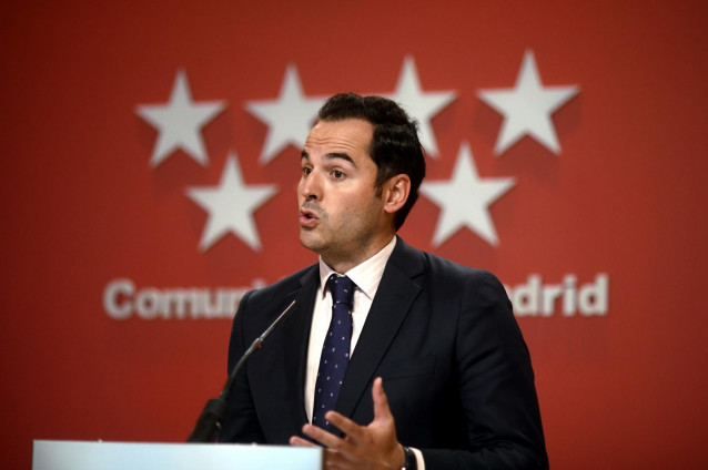 El vicepresidente, consejero de Deportes, Transparencia y portavoz, Ignacio Aguado, comparece en rueda de prensa en la Casa Real de Correos, en Madrid, (España), a 21 de octubre de 2020.