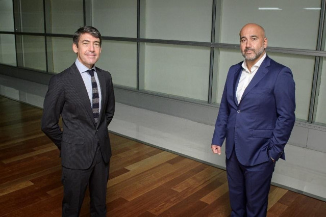Domingo Mirón (Accenture) y Javier de la Cuerda (Enimbos)