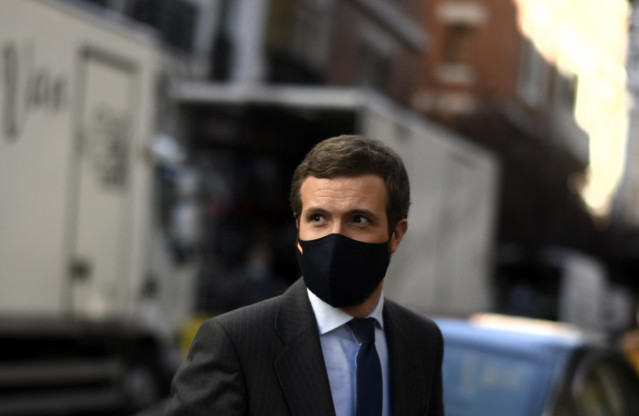 El presidente del PP, Pablo Casado, llega a Casa América para participar en el XXIII Congreso Nacional de la Empresa Familiar, en Madrid (España), a 26 de octubre de 2020.
