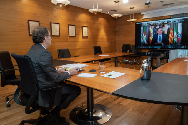 El presidente de la Xunta, Alberto Núñez Feijóo, durante la XXIII Conferencia de Presidentes, en la que participan el presidente del Gobierno, Pedro Sánchez, y la presidenta de la Comisión Europea, Ursula von der Leyen.