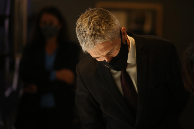 El ministro del Interior, Fernando Grande-Marlaska, en una visita a la exposición 'Gregorio Ordóñez. La vida posible', en Madrid