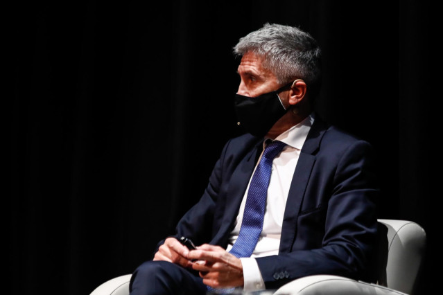 El ministro del Interior, Fernando Grande-Marlaska, participa en la presentación del libro homenaje 'Compañero del metal, miradas a la figura de José María Calleja', en el Círculo de Bellas Artes, en Madrid (España), a 26 de octubre de 2020.