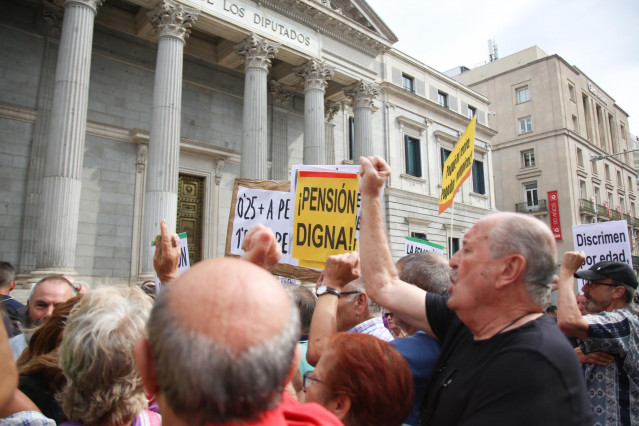 Manifestación de pensionistas frente al Congreso