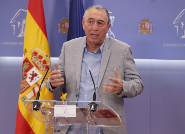 El portavoz de Compromís en el Congreso, Joan Baldoví, interviene en la rueda de prensa posterior a la Junta de Portavoces celebrada en el Congreso de los Diputados, en Madrid, (España), a 20 de octubre de 2020.