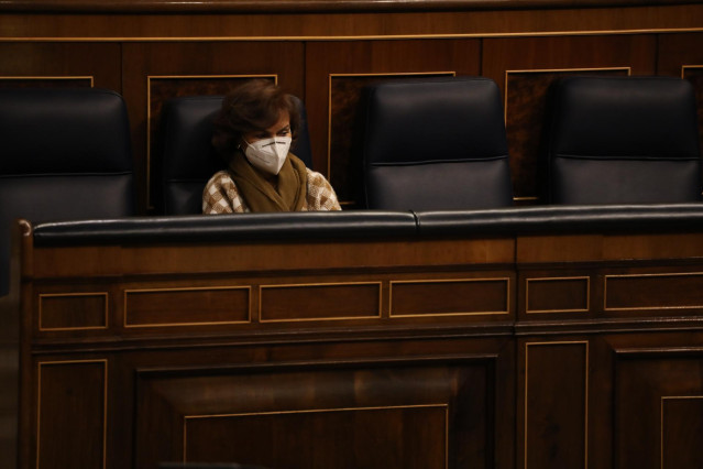 La vicepresidenta primera del Gobierno, Carmen Calvo, en una sesión plenaria en el Congreso de los Diputados, en Madrid, (España), a 15 de octubre de 2020
