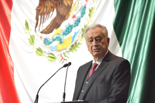 El director general de CFE, Manuel Barlett Díaz