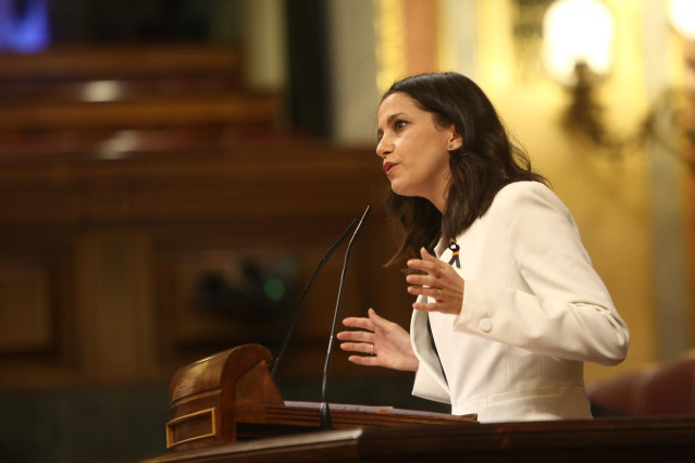 La presidenta de Ciudadanos, Inés Arrimadas, en la tribuna del hemiciclo del Congreso de los Diputados.