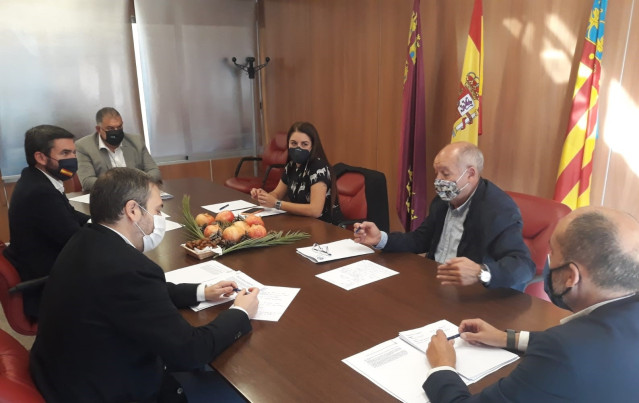 Reunión de los consellera Mollà y el consejero murciano Luengo en Elche (Alicante)