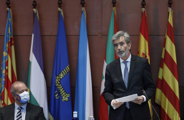 El ministro de Justicia, Juan Carlos Campo (i), y el presidente del Tribunal Supremo y del Consejo General del Poder Judicial (CGPJ), Carlos Lesmes