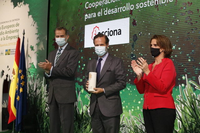 Juan Ignacio Entrecanales, vicepresidente de Acciona, recibe el galardón de manos de S.M. Felipe VI