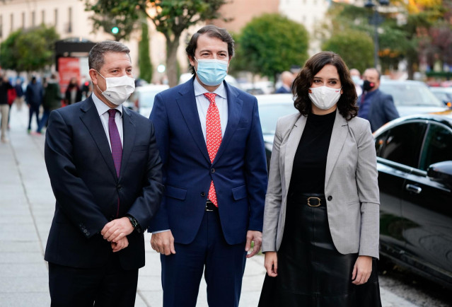 Los presidentes de la Comunidad de Madrid, Isabel Díaz Ayuso, de Castilla y León, Alfonso Fernández Mañueco, y de Castilla-La Mancha, Emiliano García-Page, mantienen un reunión en Ávila.
