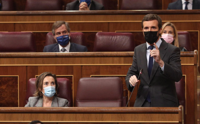 El líder del PP, Pablo Casado, interviene en una sesión de control al Gobierno en el Congreso de los Diputados, en Madrid, (España), a 28 de octubre de 2020.
