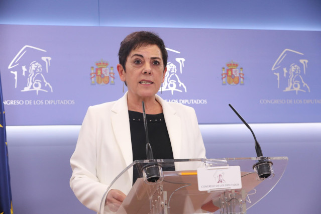 La portavoz parlamentaria de Bildu, Mertxe Aizpurua, interviene durante la rueda de prensa posterior a la reunión de la Junta de Portavoces en el Congreso de los Diputados, en Madrid (España), a 27 de octubre de 2020.