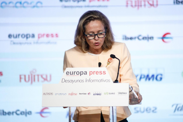 La vicepresidenta tercera y ministra de Asuntos Económicos y Transformación Digital, Nadia Calviño, interviene durante un Desayuno Informativo de Europa Press, en Madrid (España), a 29 de octubre de 2020.
