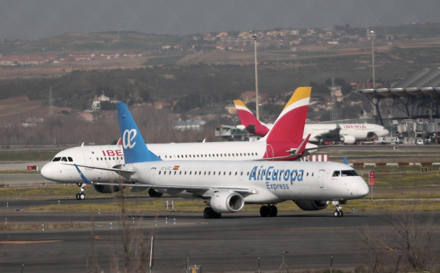 Avión de Air Europa e Iberia en Barajas.