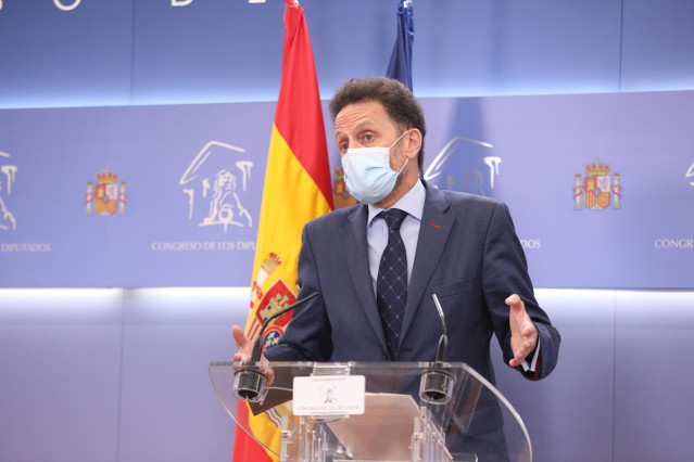 El portavoz adjunto de Ciudadanos, Edmundo Bal, interviene durante la rueda de prensa en el Congreso.
