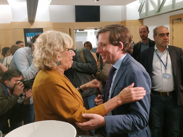 La exalcaldesa de Madrid, Manuela Carmena, y el regidor, José Luis Martínez Almeida.