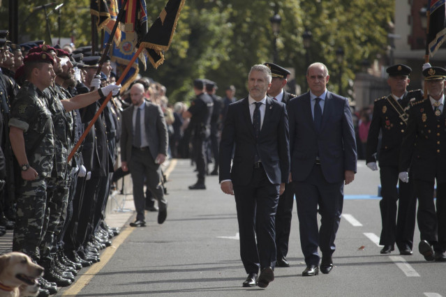 El ministro del Interior, Fernando Grande- Marlaska, y el director general de la Policía Nacional, Francisco Pardo Piqueras, en un acto en 2019