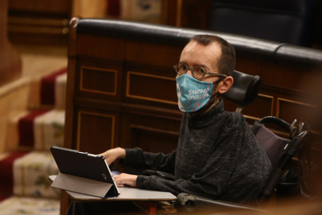 El portavoz de Unidas Podemos en el Congreso, Pablo Echenique, durante una sesión plenaria en la que el Gobierno solicita al Congreso la prórroga del estado de alarma debido a la crisis sanitaria del Covid-19, en Madrid, (España), a 29 de octubre de 2020.