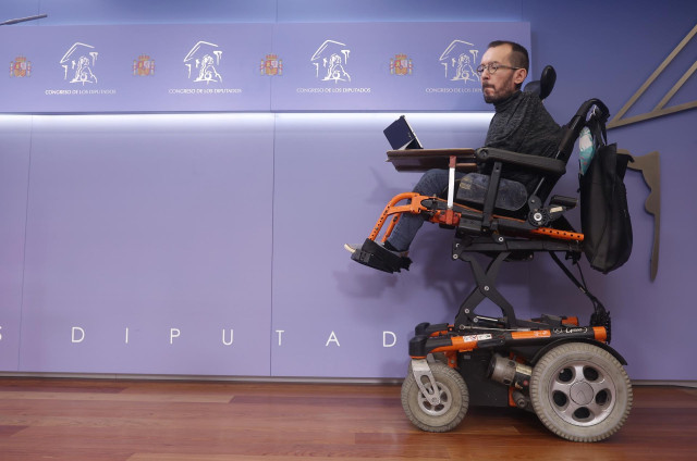 El portavoz de Unidas Podemos en el Congreso, Pablo Echenique, interviene en un rueda de prensa posterior a la Junta de Portavoces