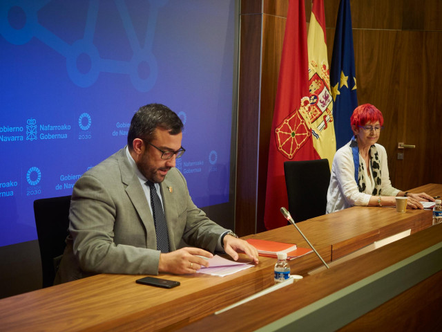 El vicepresidente primero y portavoz del Gobierno de Navarra, Javier Remírez y la consejera de Salud del Gobierno de Navarra, Santos Induráin
