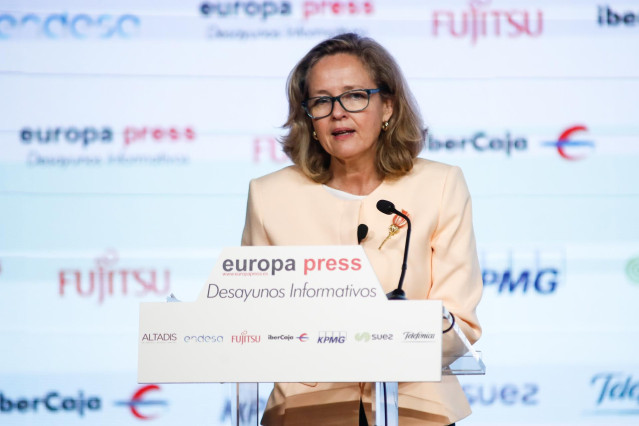 La vicepresidenta tercera y ministra de Asuntos Económicos y Transformación Digital, Nadia Calviño, interviene durante un Desayuno Informativo de Europa Press, en Madrid (España), a 29 de octubre de 2020.