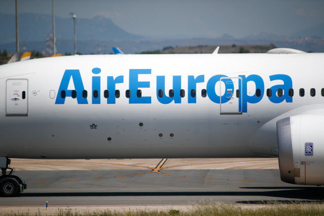 Un avión de Air Europa en la pista en la terminal 4 del aeropuerto Adolfo Suárez Madrid Barajas