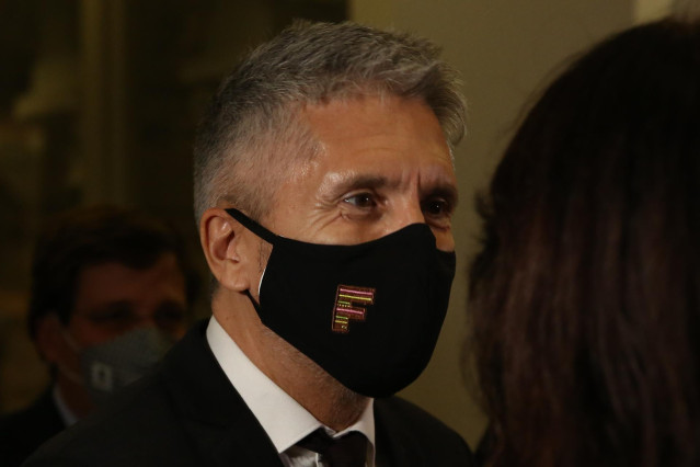 El ministro del Interior, Fernando Grande-Marlaska, asiste a la exposición 'Gregorio Ordóñez