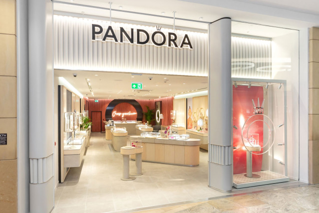 Tienda de la firma danesa de joyería Pandora.