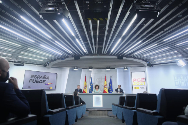 La ministra portavoz y de Hacienda, María Jesús Montero, el ministro de Consumo, Alberto Garzón, y el ministro de Agricultura, Pesca y Alimentación, Luis Planas, comparecen en rueda de prensa posterior al Consejo de Ministros.