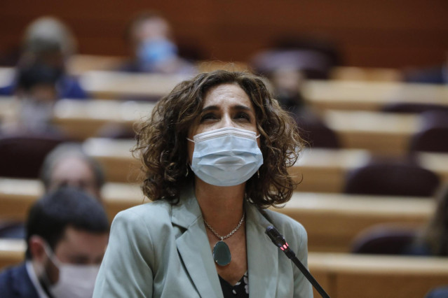 La ministra portavoz y de Hacienda, María Jesús Montero, interviene durante una sesión de control al Gobierno en la Cámara Alta, en Madrid (España), a 6 de octubre de 2020.
