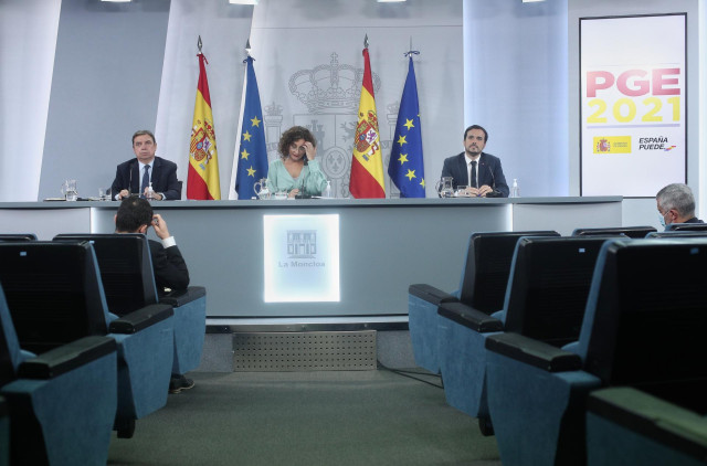 La ministra portavoz y de Hacienda, María Jesús Montero, el ministro de Consumo, Alberto Garzón, y el ministro de Agricultura, Pesca y Alimentación, Luis Planas, comparecen en rueda de prensa posterior al Consejo de Ministros en Moncloa, Madrid (España),