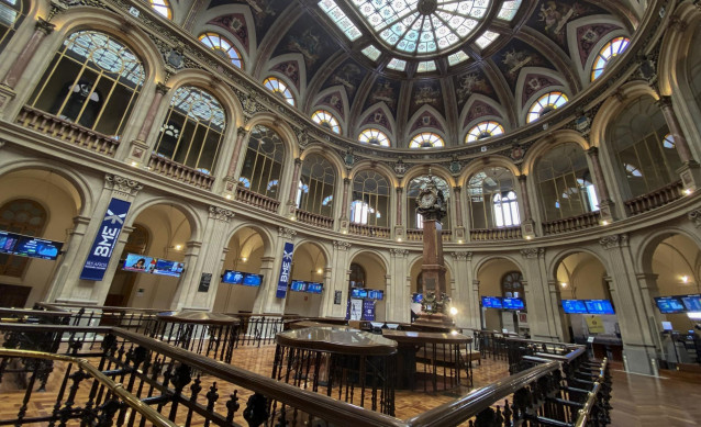 Visión general del interior del Palacio de la Bolsa de Madrid.