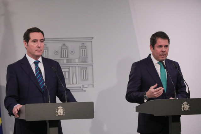 El presidente de la CEOE, Antonio Garamendi, y el presidente de la Confederación Española de la Pequeña y Mediana Empresa Cepyme, Gerardo Cuerva.
