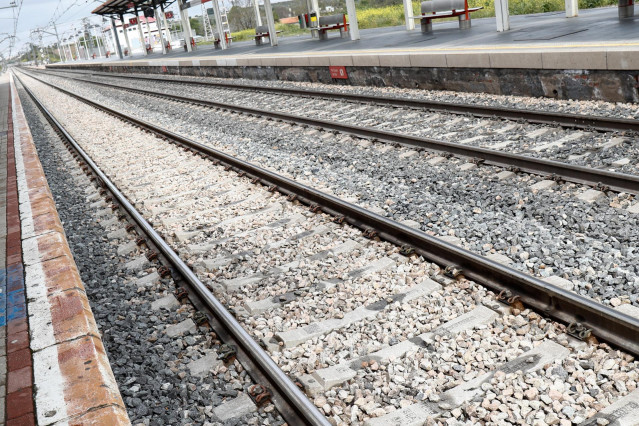 Vías del tren de la estación de cercanías de Valdemoro