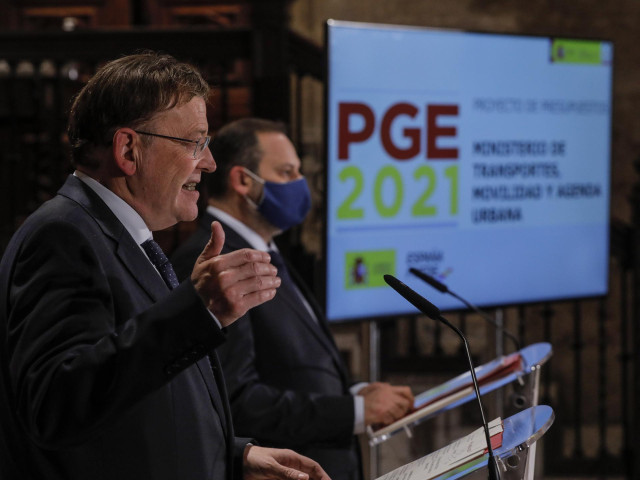 El president de la Generalitat, Ximo Puig (i), interviene en la presentación del proyecto de Presupuestos Generales del Estado 2021