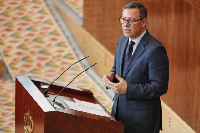 El portavoz del PP en la Asamblea de Madrid, Alfonso Serrano, interviene durante la segunda jornada del Pleno del Debate del Estado de la Región en Madrid (España), a 15 de septiembre de 2020. En esta segunda sesión participarán los grupos parlamentarios,