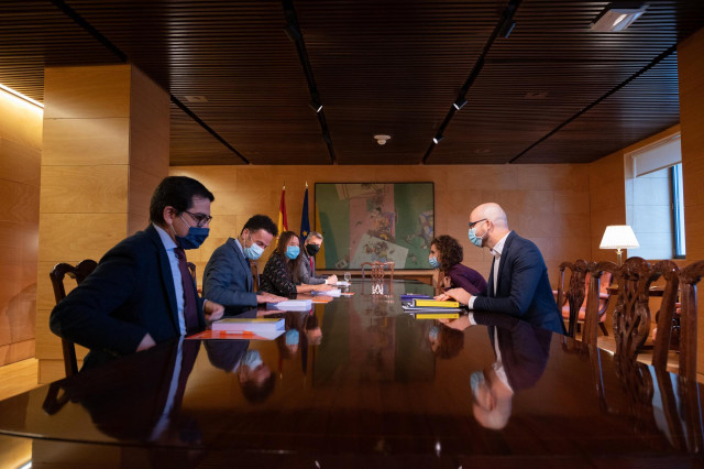 La ministra de Hacienda, María Jesús Montero, y el secretario de Estado de Derechos Sociales, Nacho Álvarez, se reúnen en el Congreso de los Diputados con los dirigentes de Ciudadanos Edmundo Bal, Marina Bravo, Carlos Cuadrado y José María Espejo-Saavedra