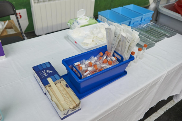 Vista del material necesario para la realización de pruebas PCR. Archivo.