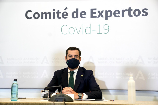 El presidente de la Junta de Andalucía, Juanma Moreno, presidere una reunión del Comité de Expertos de COVID-19