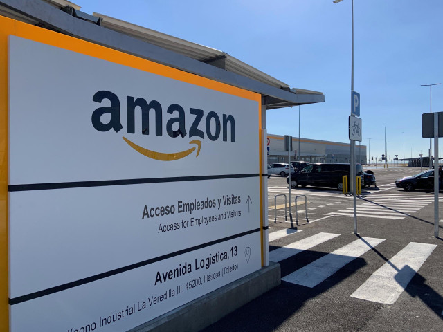Sede Amazon en Illescas, cartel.