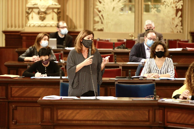 La presidenta del Govern, Francina Armengol, durante el pleno del Parlament de este martes.